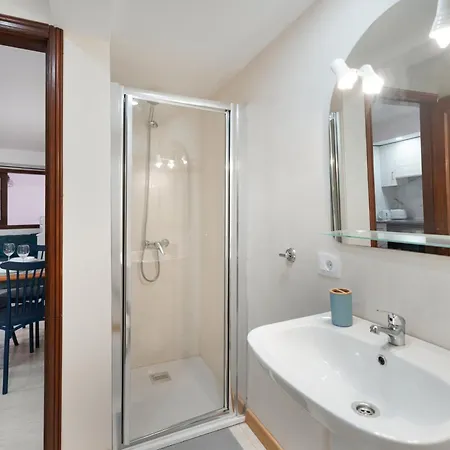 Las Flores 1B Apartment *